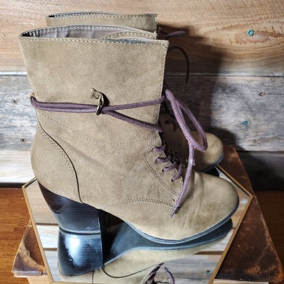 Qupid Women Distressed Leatherette Lace Up Chunky Stacked Heel Bootie - Picture 5 of 9